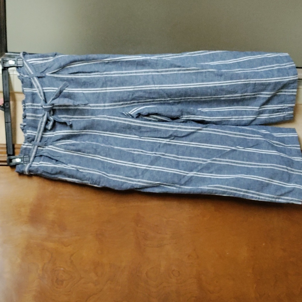 💥5/$10💥Arizona Jean Co. Blue Striped Wide-Leg Capris Style Pants